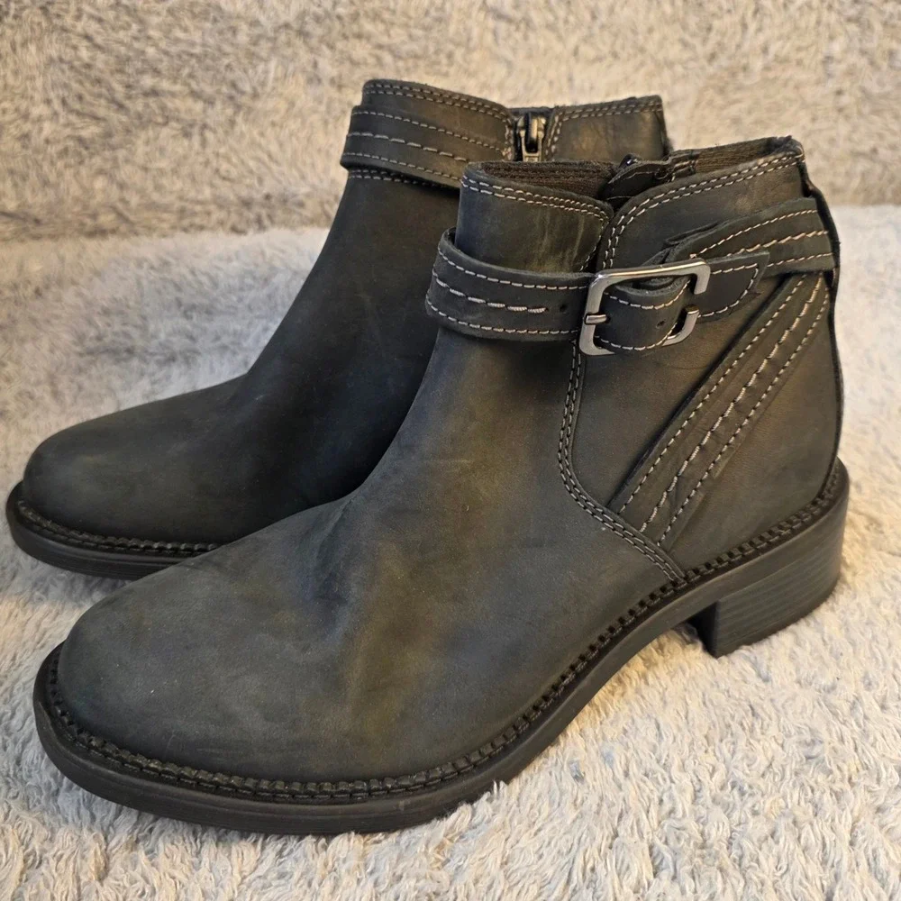 Clarks Black Leather Ankle Boots Buckle Strap‎ Zipper Women's Size 6.5 NEW